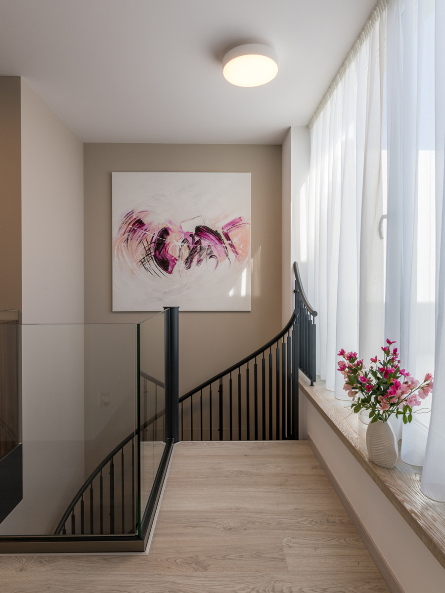 Koberec z&nbsp;Nepálu, kresba samuraja a&nbsp;tapeta od&nbsp;Banksyho