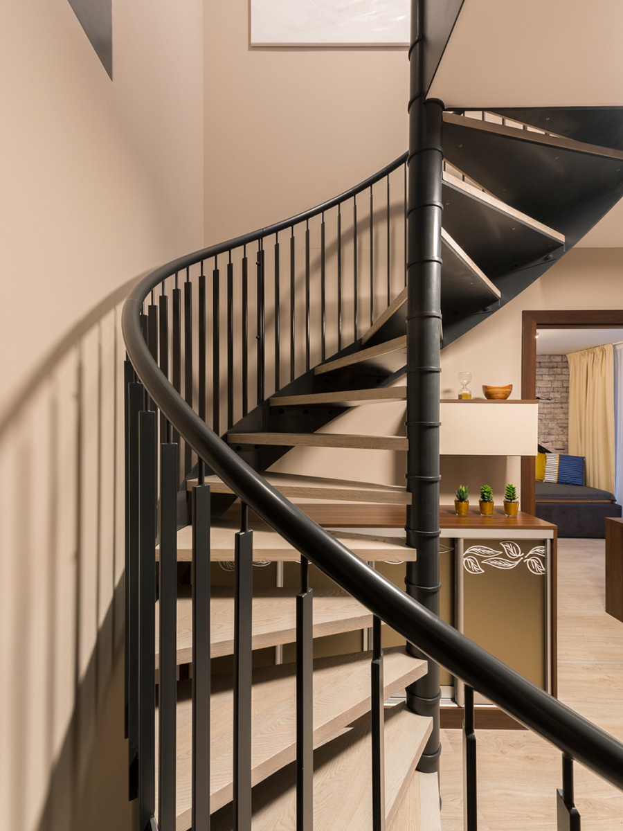 Koberec z&nbsp;Nepálu, kresba samuraja a&nbsp;tapeta od&nbsp;Banksyho